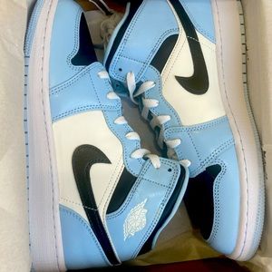 Nike air Jordan 1 mid ice blue